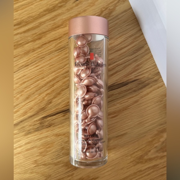 Elizabeth Arden Retinol Ceramide Capsules - Picture 1 of 2